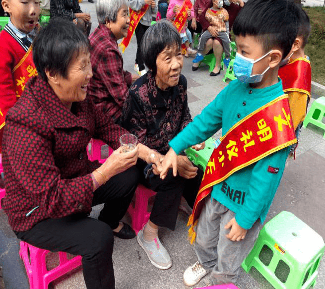 情暖相伴,幸福重阳 ——南门中特幼儿园重阳敬老爱老系列活动