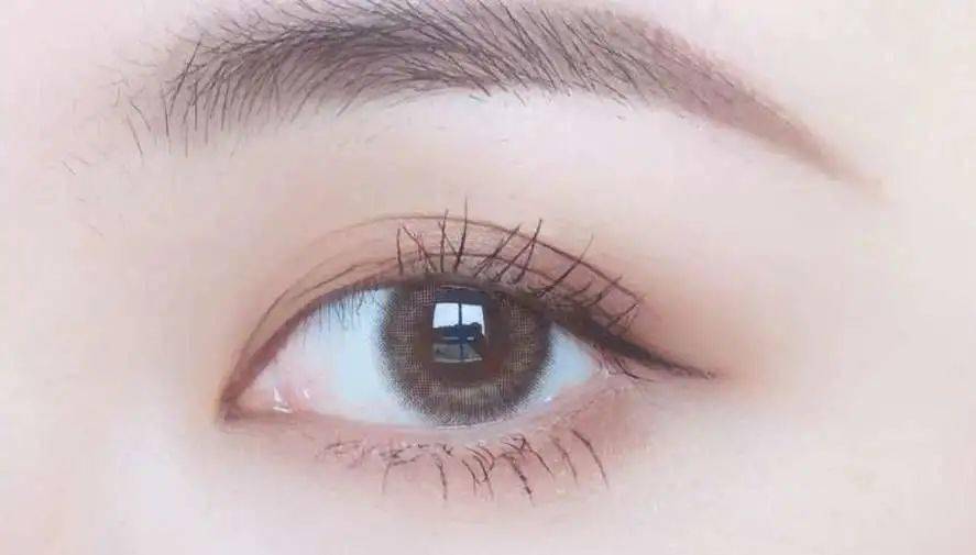 眼影|快速完妆零技巧，1分钟搞定眼影~！