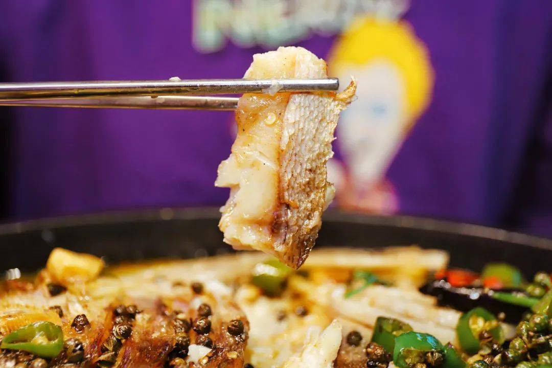 鲳鱼|还一堆人叫好！福州这个老板“逼良为鲳”