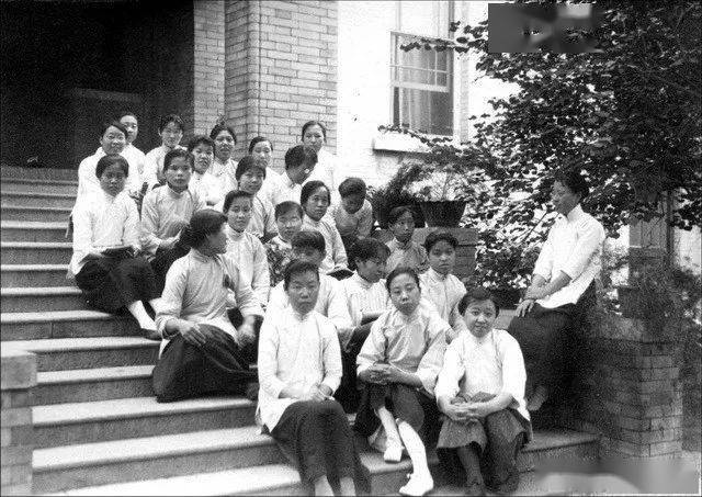 民国女生是什么样子 1920年北京汇文学校老照片为你展示