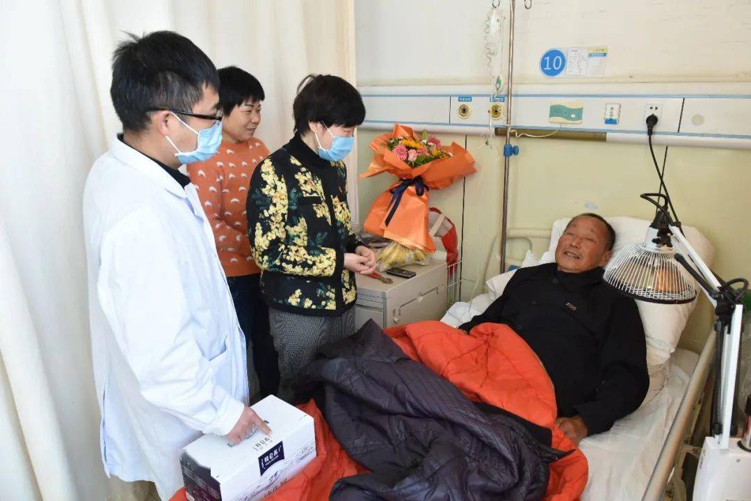 情暖重阳 | 中牟县人民医院看望八十岁以上住院老人