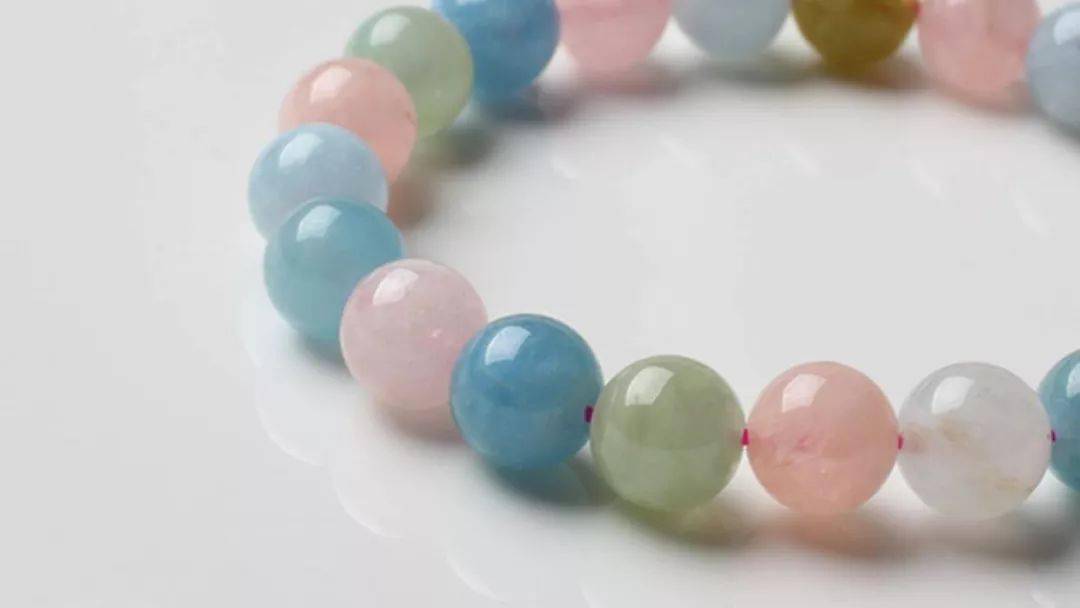 全无|5大奇葩手串:女人越戴越丑,不仅气质全无,还会阴阳失调!