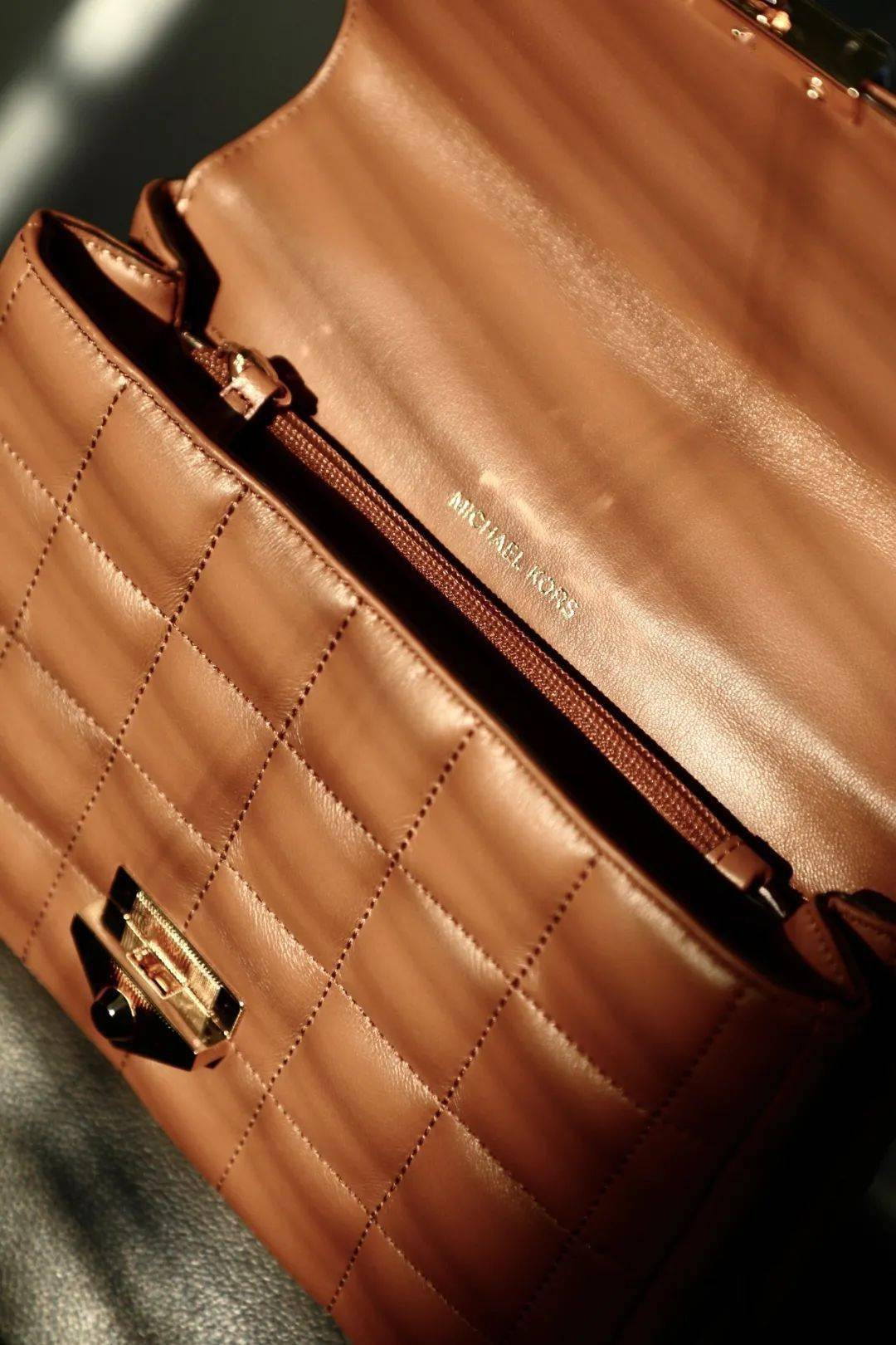 包已|MK和Coach的炸街新包已上线!