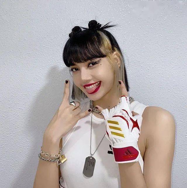 瑞小美|答应我，下次剪头发带着BLACKPINK的新专辑去好吗？