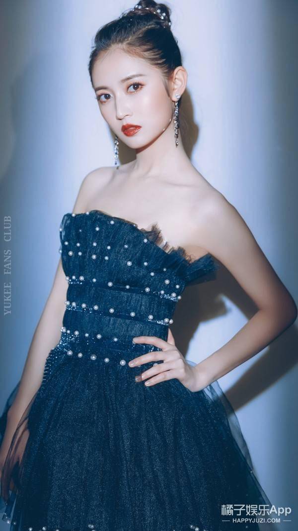 小鞠|她的化妆师该下岗了吧...