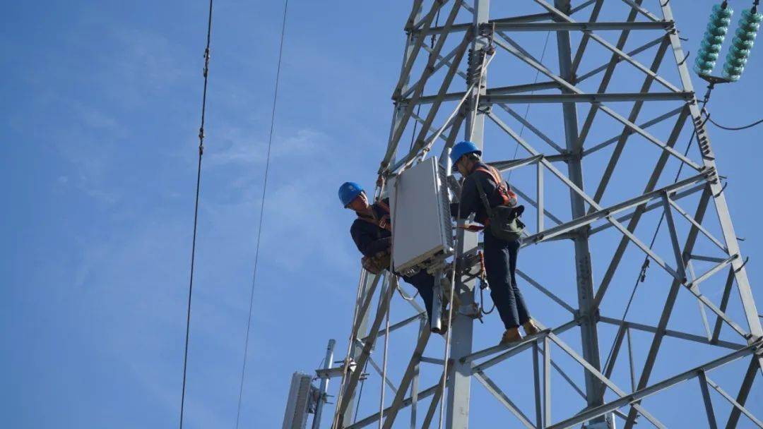 安装完毕通讯设备和运营商信号调试完毕,位于邵武市5g基站"共享铁塔"