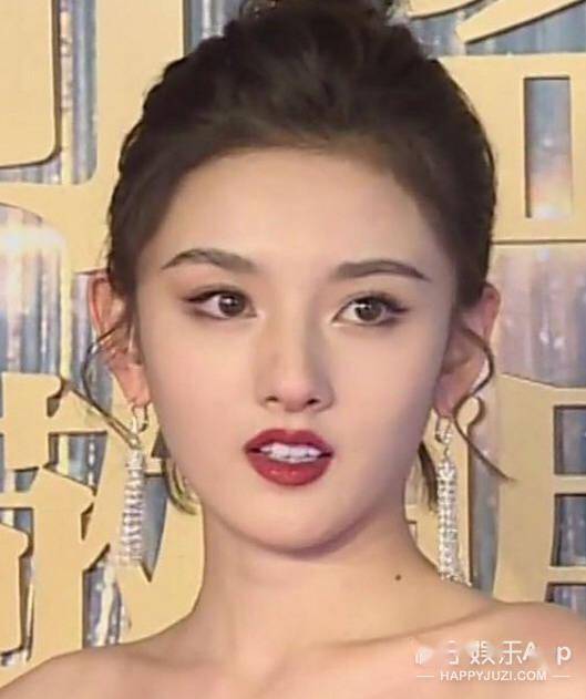 小鞠|她的化妆师该下岗了吧...