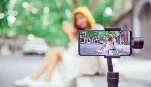 公司|网络主播与合作公司是劳动关系吗？