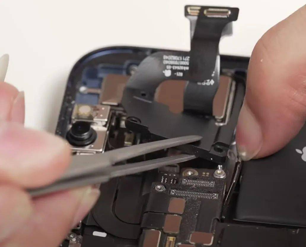 多高扔下去才会碎？iPhone 12 Pro缺点列表