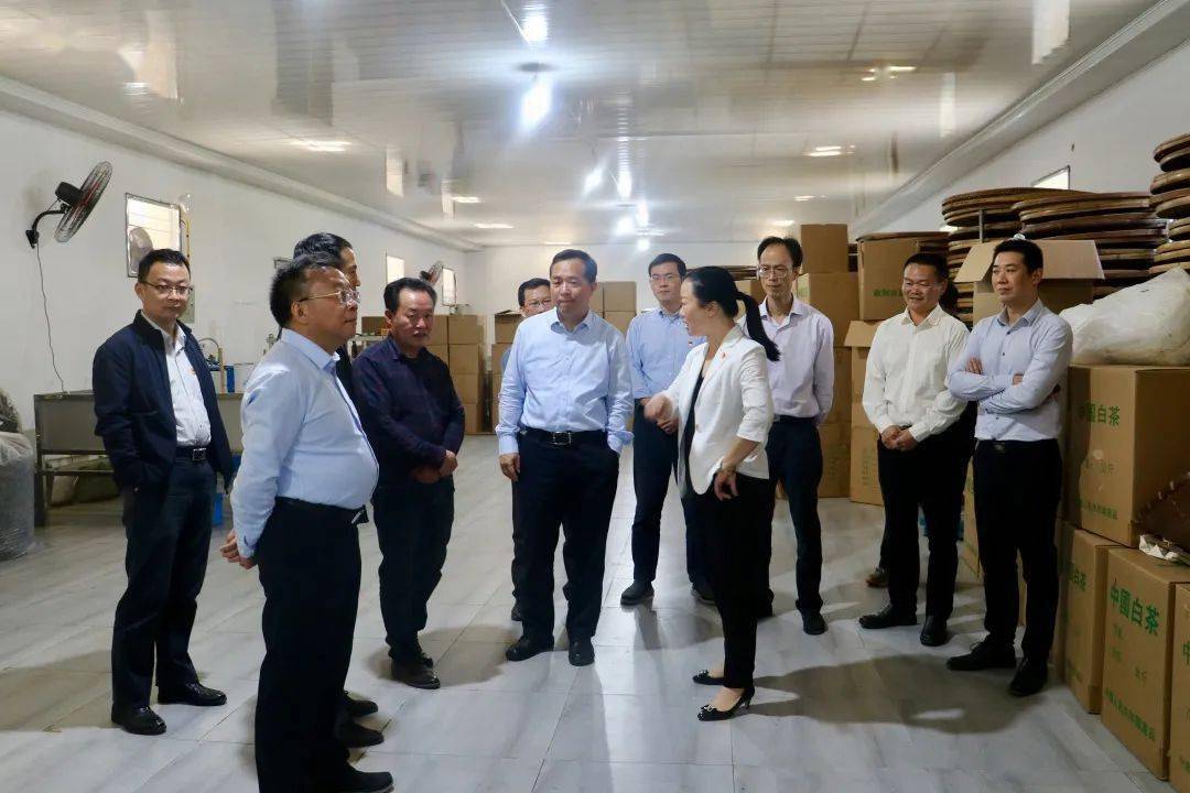 省政府秘书长黄新銮到我乡调研指导