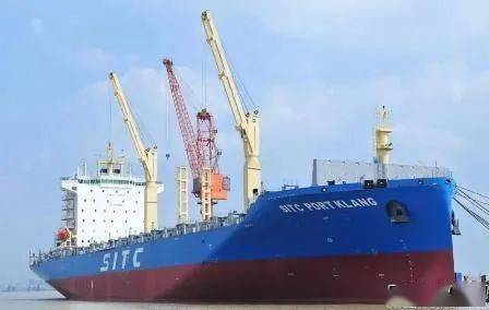 扬子江船业交付海丰国际首制2700teu集装箱船