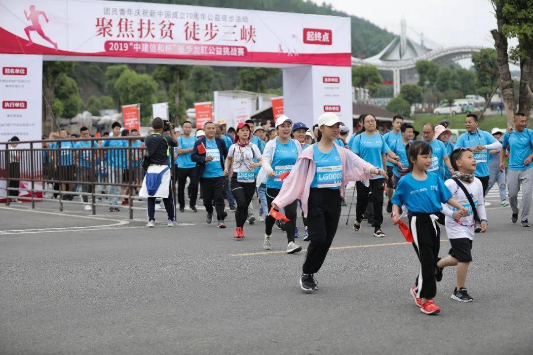 小康建设帮扶人口_全面建成小康社会图片(2)