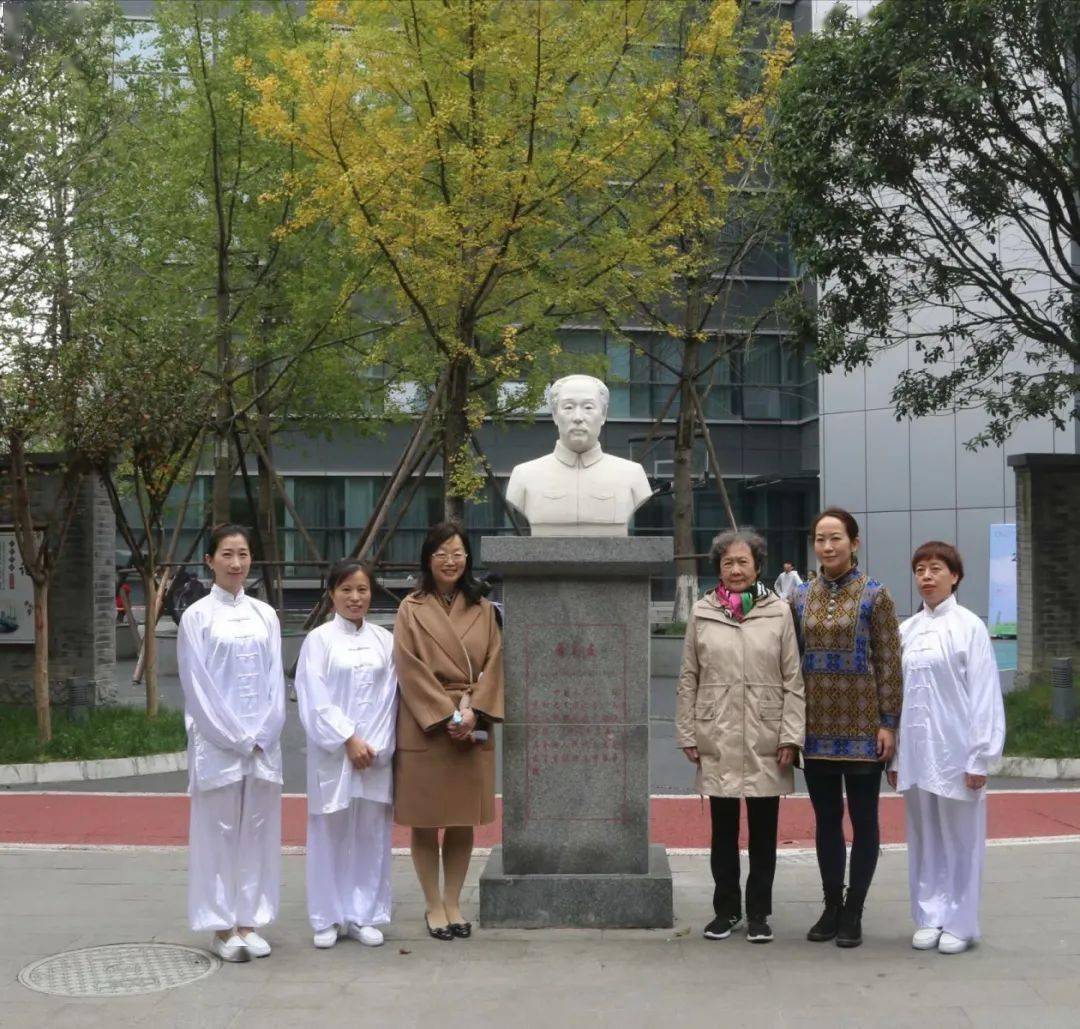 北京中医药大学第一临床学院陆义芹副主任医师见证此次揭牌暨拜师仪式