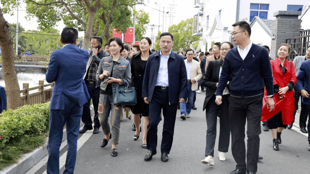 清爽眼实况播报 观海卫镇外学内促答好"洗澡"课后题_手机搜狐网