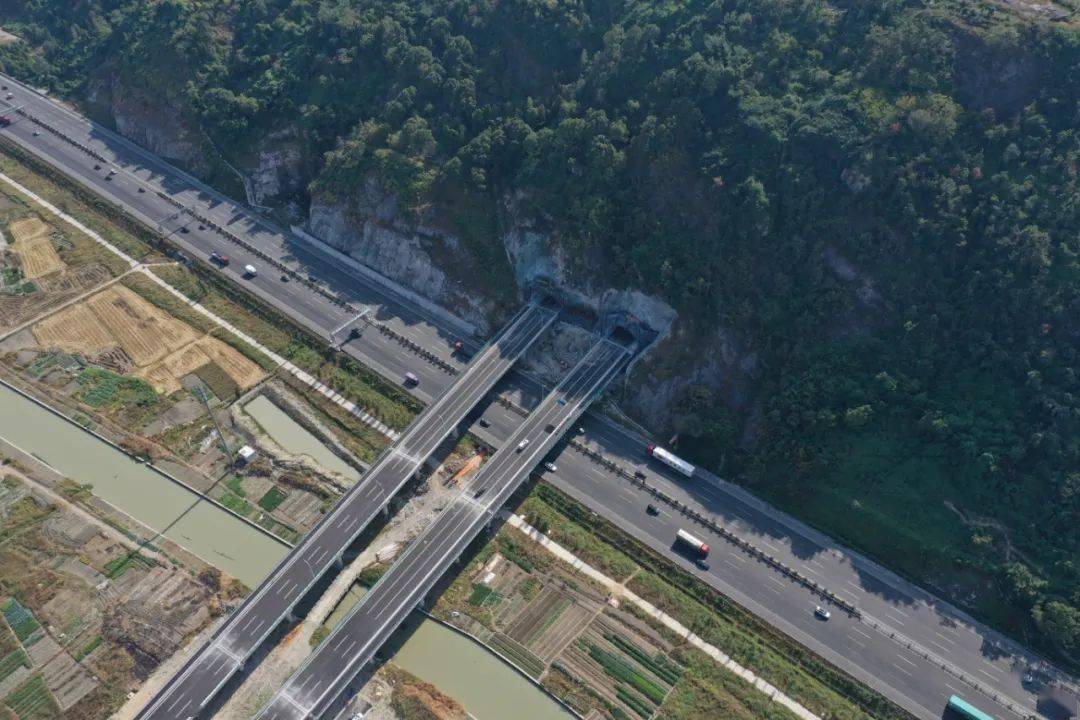 乐清一年GDp是多少_乐清赵培辰生活照(2)