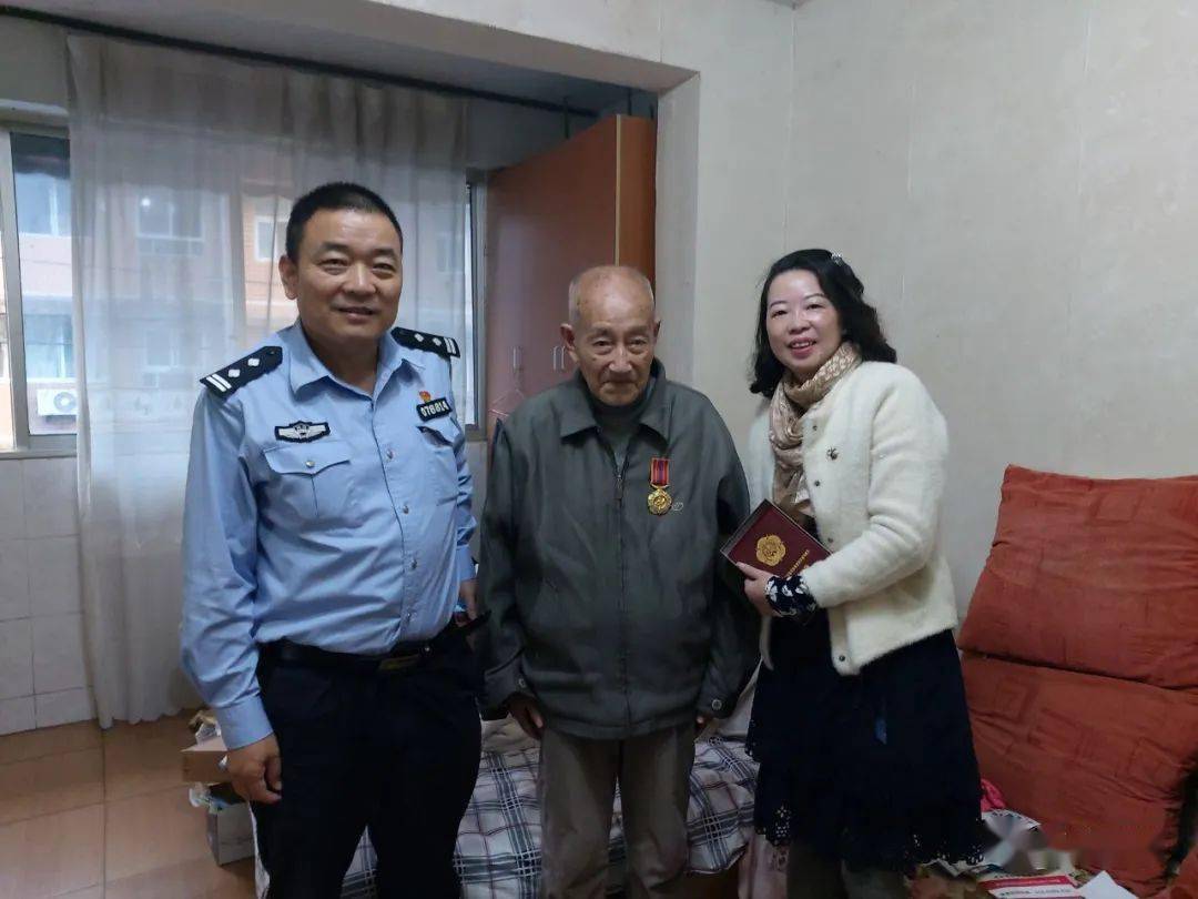 走访抗美援朝老兵 倾听抗美援朝故事_邓佑燊