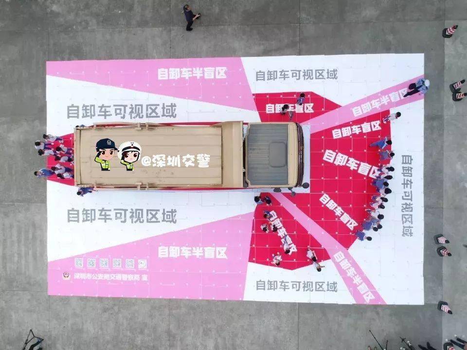 马路|揪心｜永宁一幼儿和大人一起过马路时摔倒，遭小轿车碾轧！