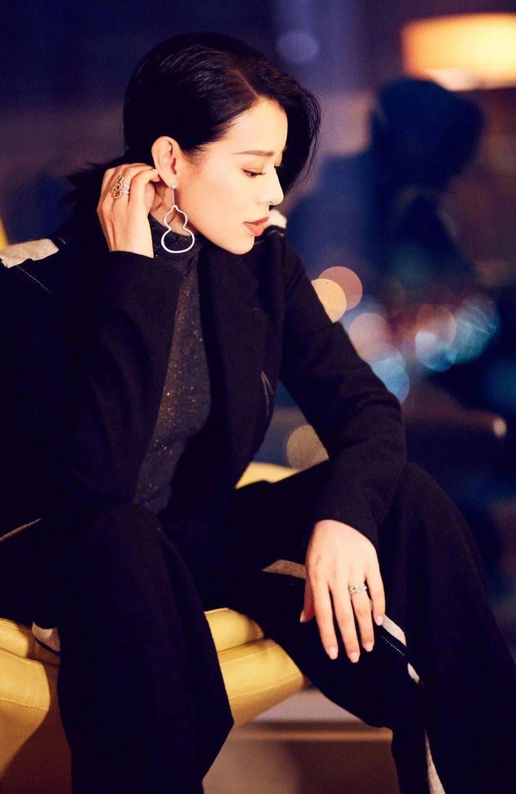 化身走路带风的霸道女总裁,这强大的气场,各路仙女鲜肉还不得靠边站!