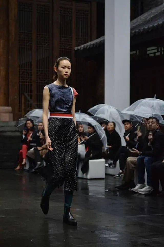 时尚|半个娱乐圈都来了！成都凭什么？