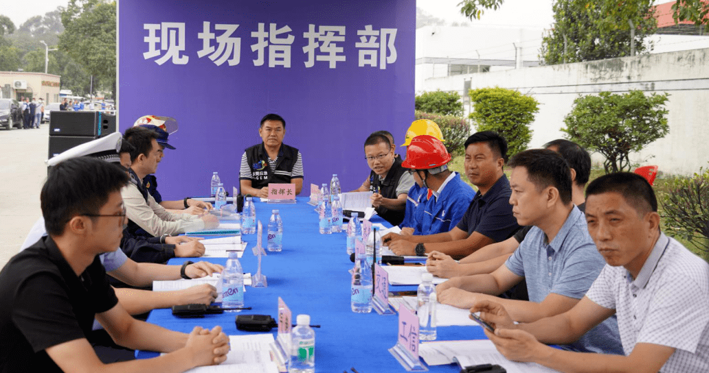 对此,现场指挥部立即向市领导请求启动市Ⅲ级应急响应,并向市应急指挥