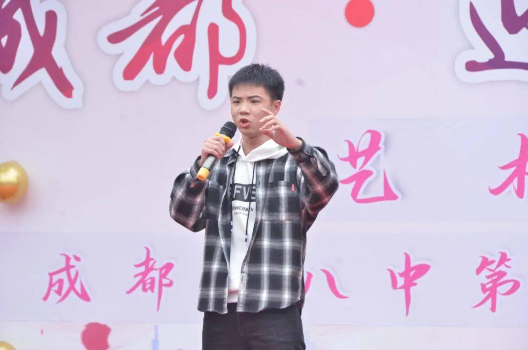 《天下》高2020级2班 李浩博13《只要平凡》高2020级5班 李俊霖 熊颍