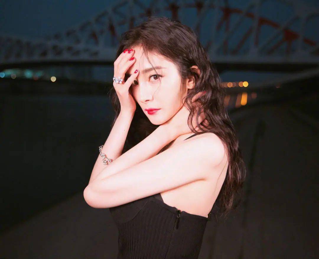 羊毛|撩个头发都风情万种？杨幂真是好港一女的！