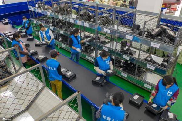 合肥|备战“双11”电商配送中心打包配货忙