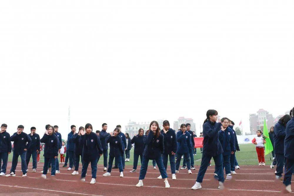 任是风雨 我自精彩 ——宁乡碧桂园学校第6届体育节开幕