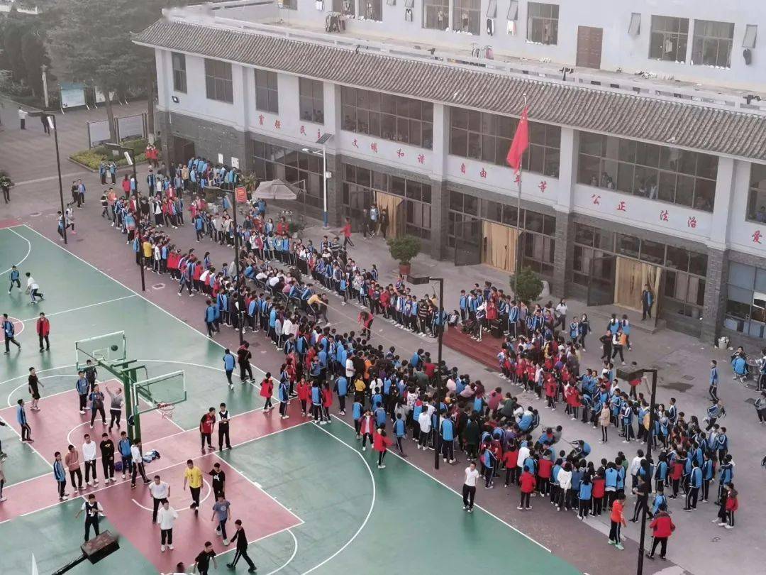 "一根绳,一条心" | 玉溪一中分校初一,初二年级举行拔河比赛