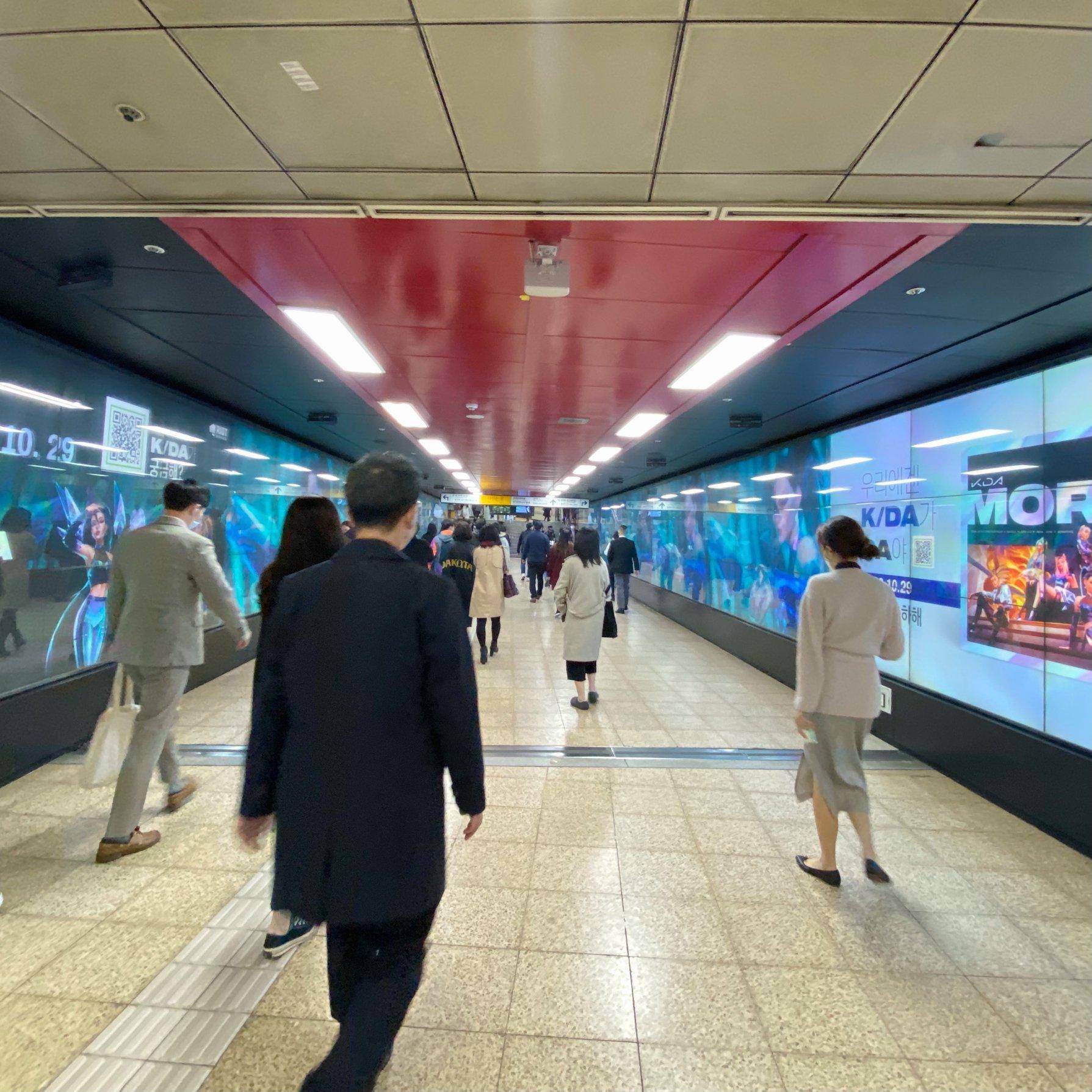 韩国地铁站投放大量kda宣传屏女团牌面有了