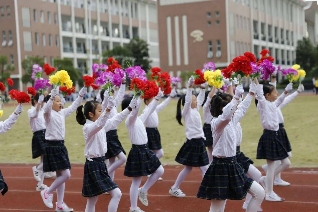 向往奔跑驰梦绿茵奉化龙津实验学校第六届田径运动会拉开帷幕