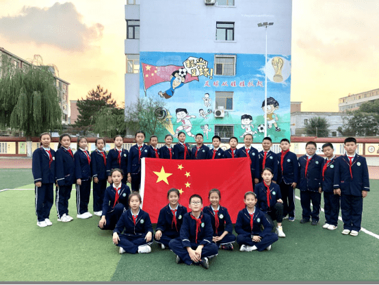 昆区包钢七小为大力推进以爱国主义为核心的民族团结进步教育,铸牢