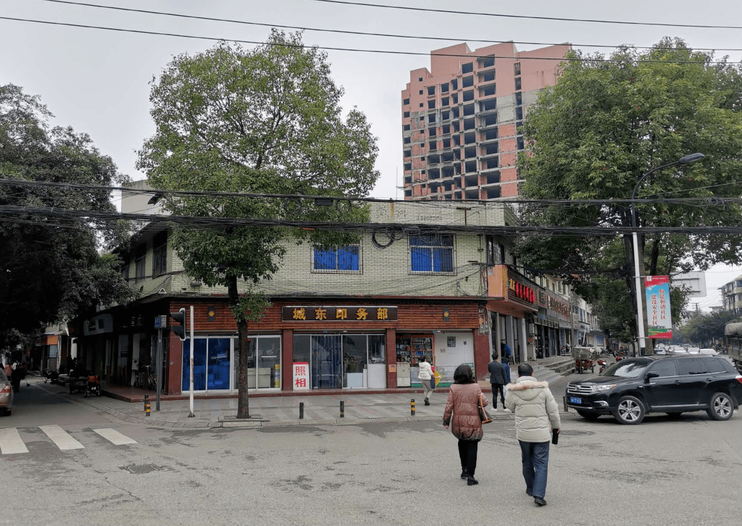 大运追踪 | "扮靓"街区,刷新"颜值"十陵街道外立面整治最新进展来了!