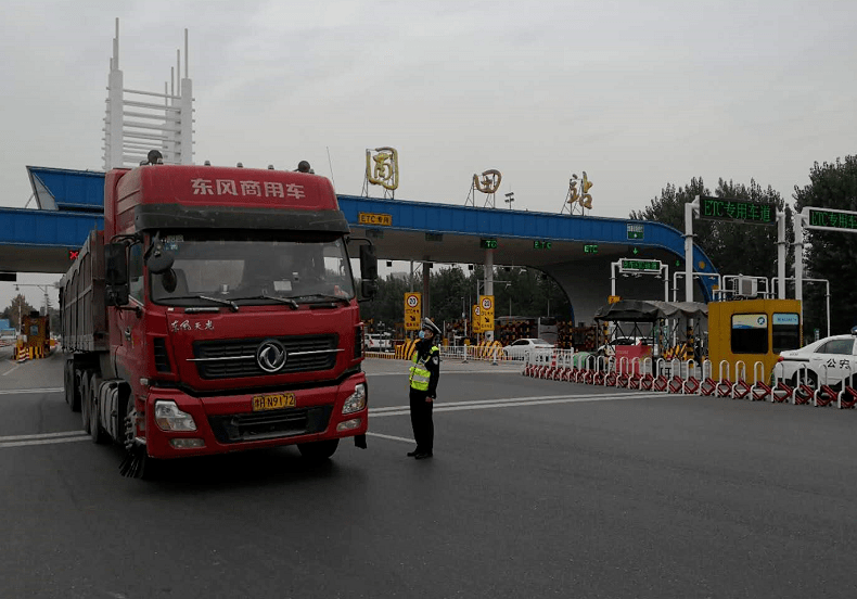 百日会战逢五统一行动 河南高速交警全省联动开展货车