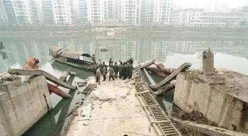 天津铁路桥坍塌致8人遇难!遭遇建筑坍塌该如何自救?