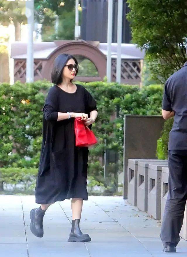 女神|#大S瘦了#再上热搜，素颜出镜，重回杉菜时代！女神美得气场十足！