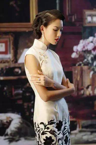 张梓琳穿上旗袍演绎老上海风情,天生尤物