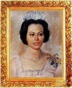 珠宝|18岁封后，50岁出轨？珠宝堆成山，还是留不住她的心……