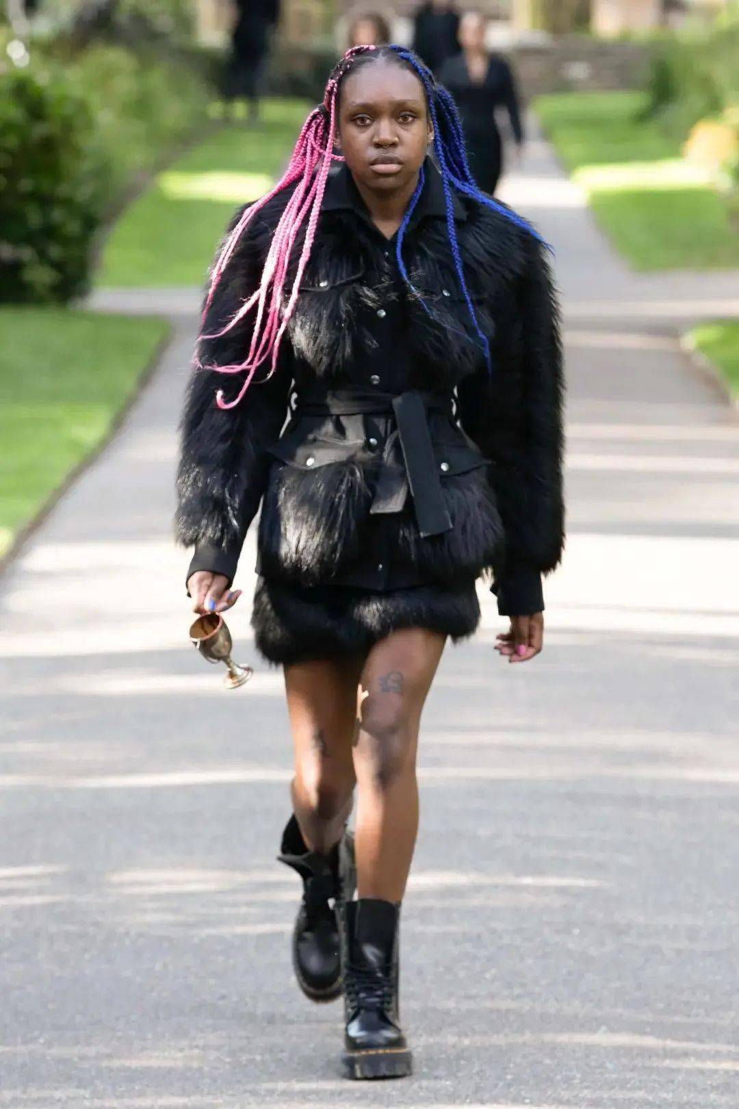 Art|来自“跨性别者”独特的穿衣方式，“我们不在乎时尚界想要什么，只想要做自己。