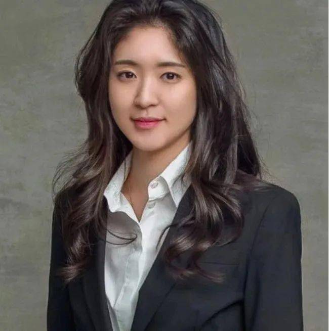 承包|真正财阀！三星承包了她的婚礼，她承包了你的化妆台