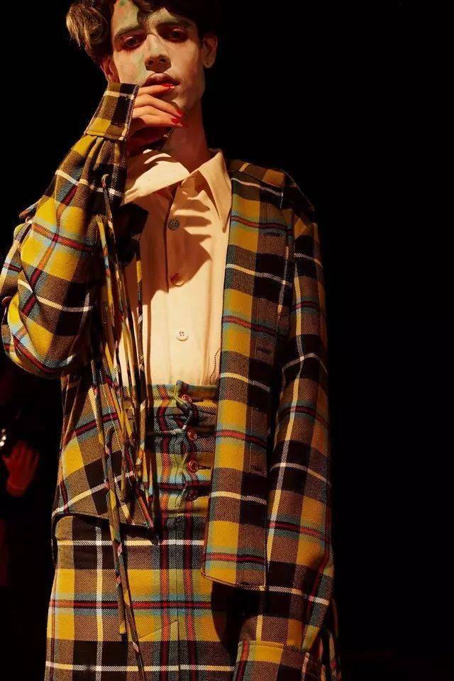 Art|来自“跨性别者”独特的穿衣方式，“我们不在乎时尚界想要什么，只想要做自己。