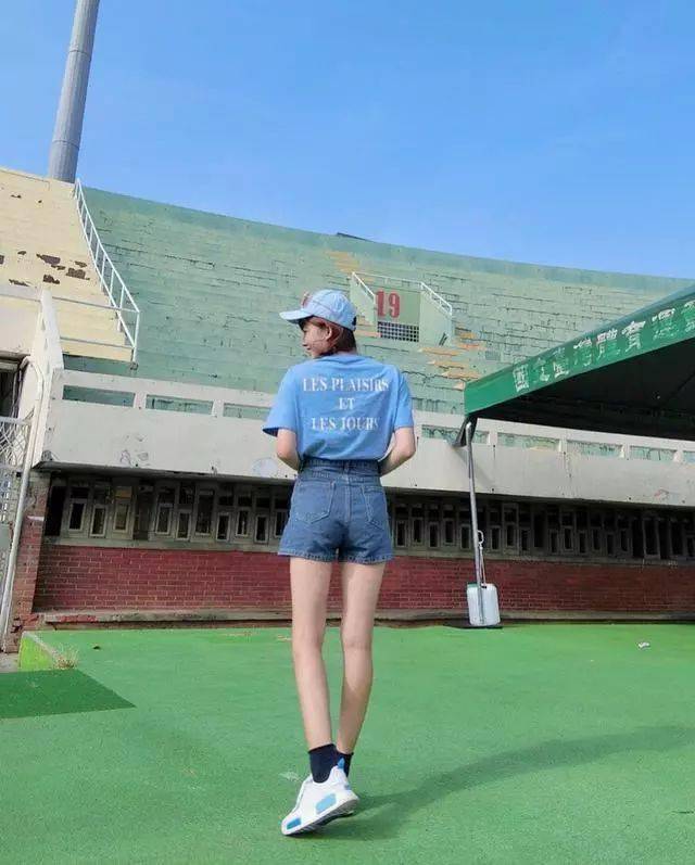 心机|拍照时学会这15个心机姿势，瞬间变美！