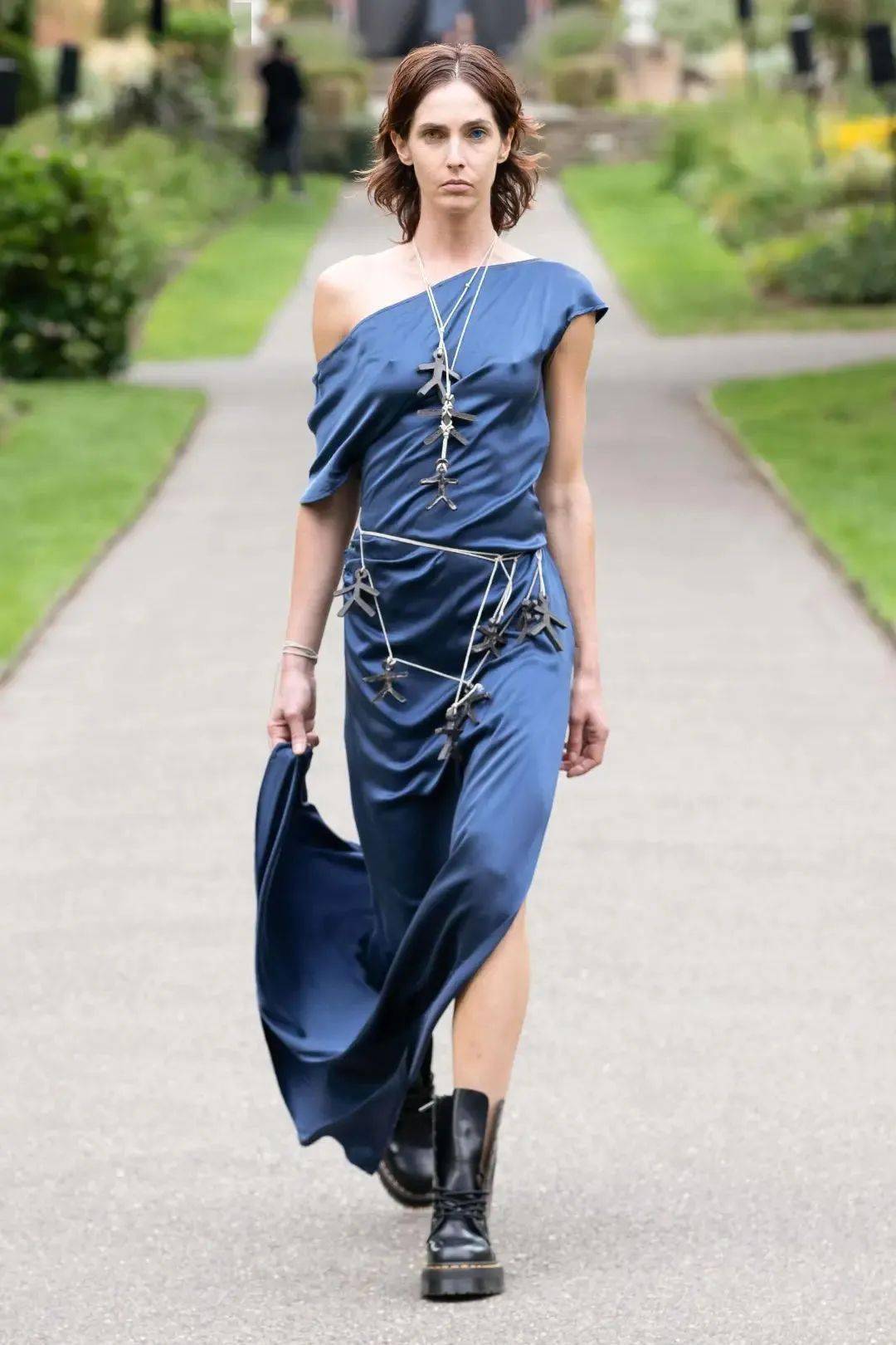 Art|来自“跨性别者”独特的穿衣方式，“我们不在乎时尚界想要什么，只想要做自己。