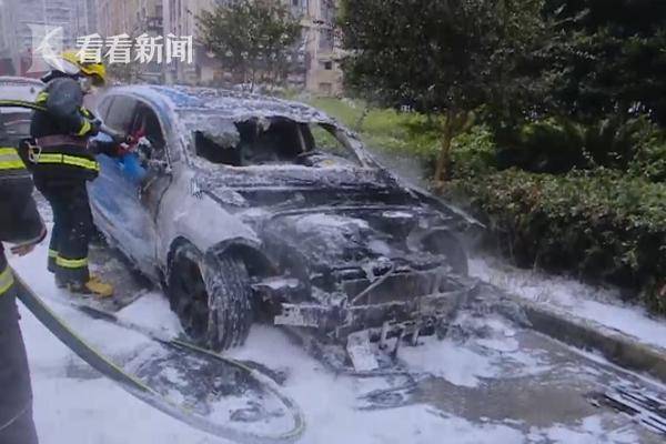 烧成空壳！男子一天连烧4辆车:别人有车，我嫉妒