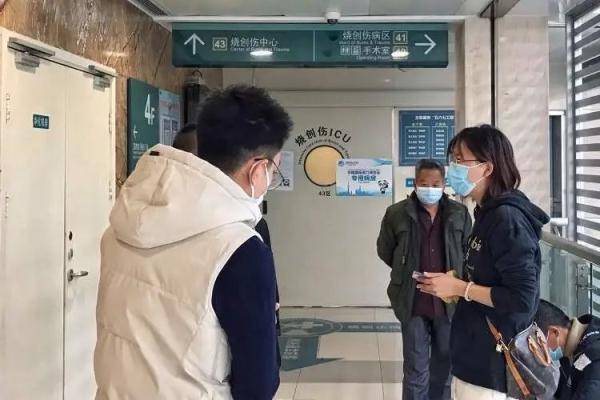 全城急寻“熊猫血”：第一位志愿者从杭州赶来
