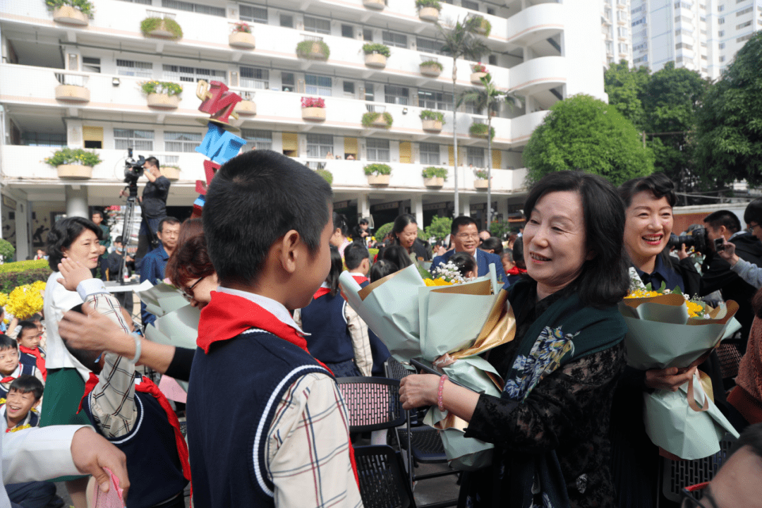 桃李成蹊径 金色映未来——南宁市民主路小学举行建校