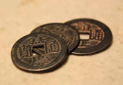 家里放着纸钱好不好