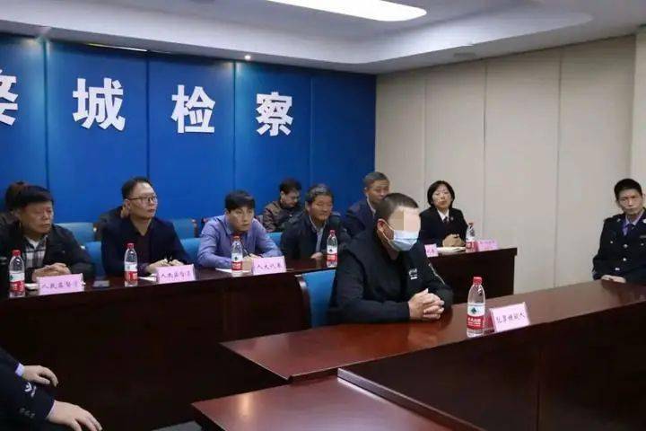 被别人口的_男子上班和同事吵架还被咬了一口一个月后要截肢