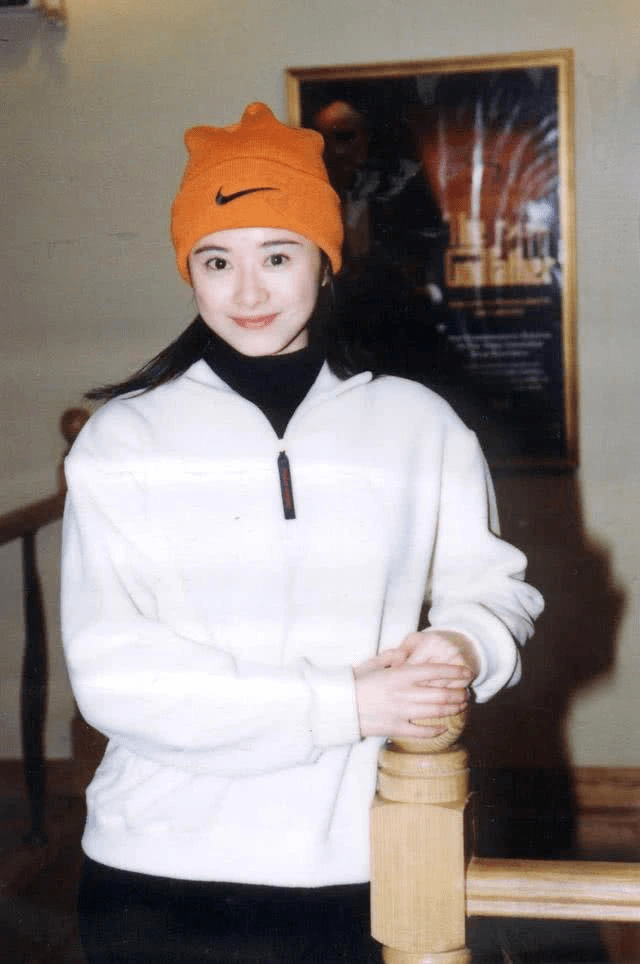 sina|想做氛围感港风美人？我帮你整理了一份超容易上手的教程！