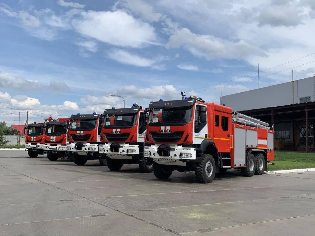 这五台特殊的消防车,是依维柯根据能源公司(rosenergoatom